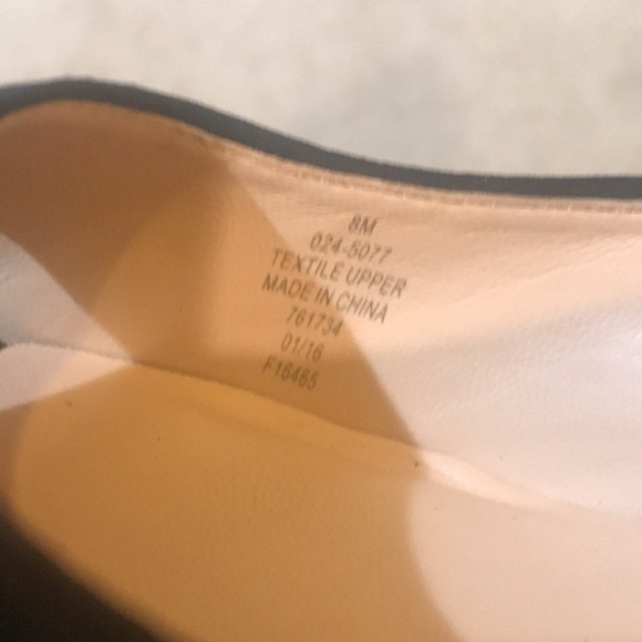 Liz Claiborne Black Fabric Peep Toe 3 Inch Heels-Size 8 - Picture 10 of 10